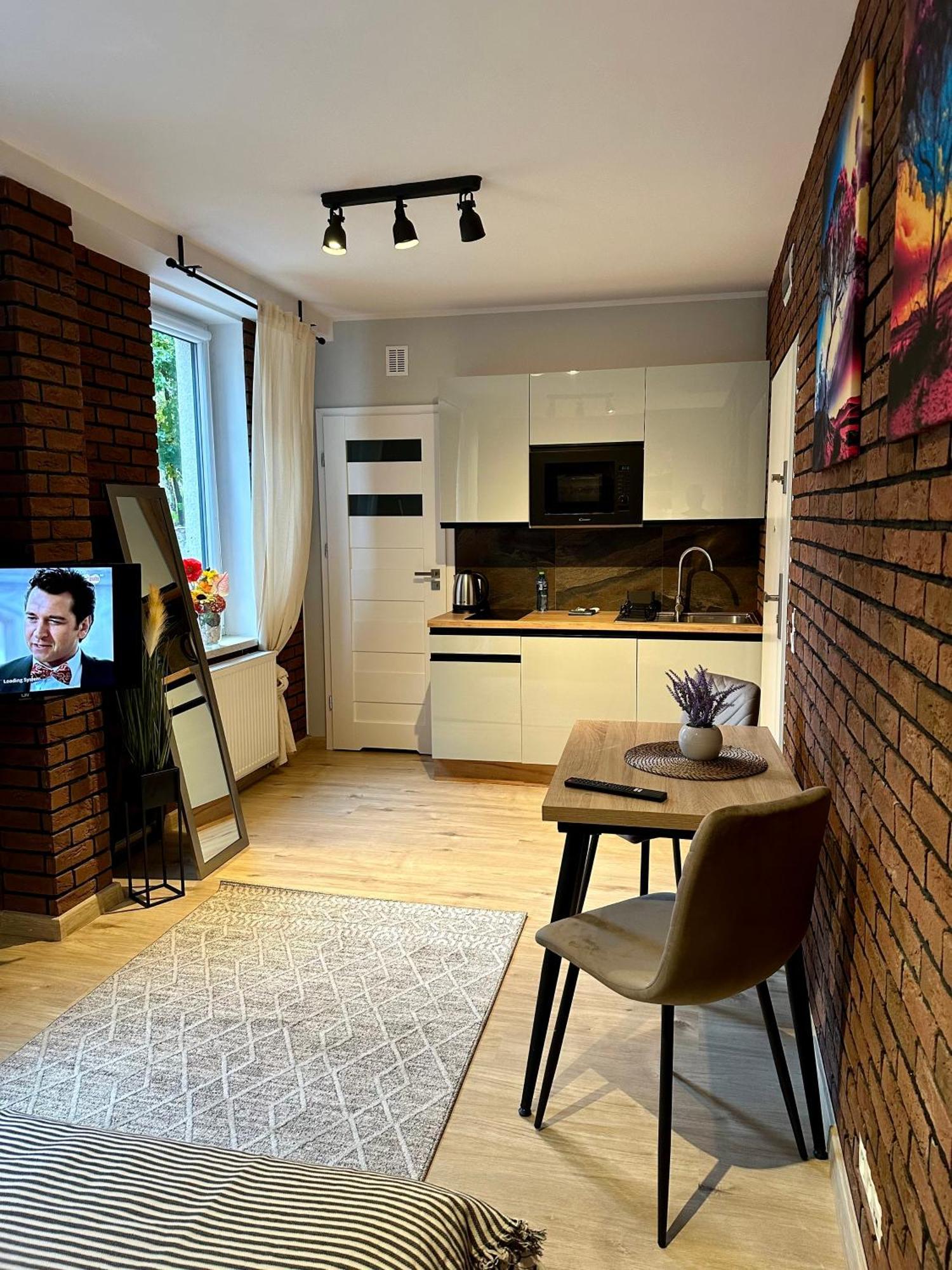 Apartamenty 1 Maja 94 カトヴィツェ エクステリア 写真